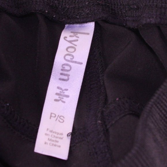 The Adventurous Crop Sports Pants - Picture 6 of 7